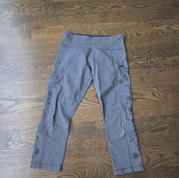 lululemon athletica Pants - Lululemon Athletica Gray Capri Leggings Womens Sz.8